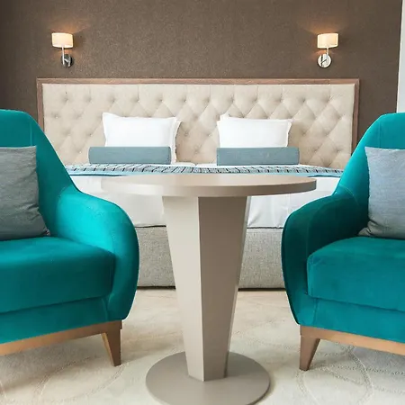 Hotel Cherno 4*