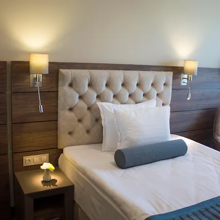 Otel Cherno 4*